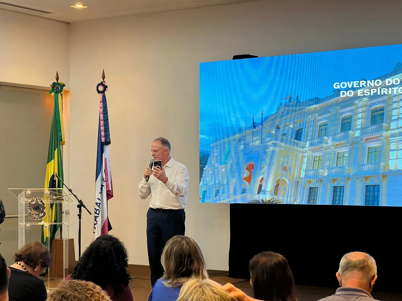 Hilda Cabas ganha homenagem do governador Renato Casagrande no Palácio Anchieta