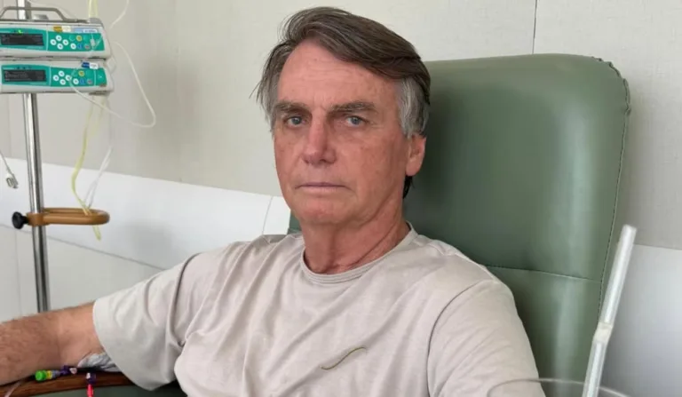 Jair Bolsonaro tem alta da UTI