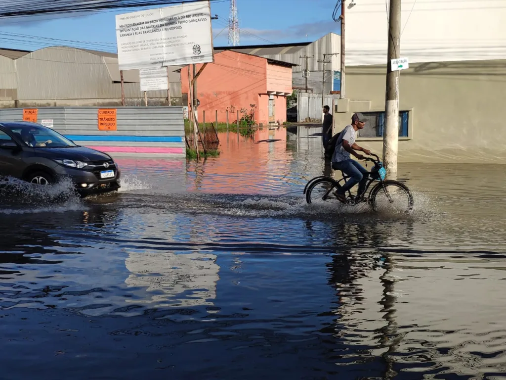 Rua alagada Cobilândia