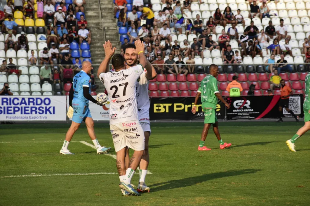 Jogo do Ronaldinho no Kleber Andrade, em Cariacica
