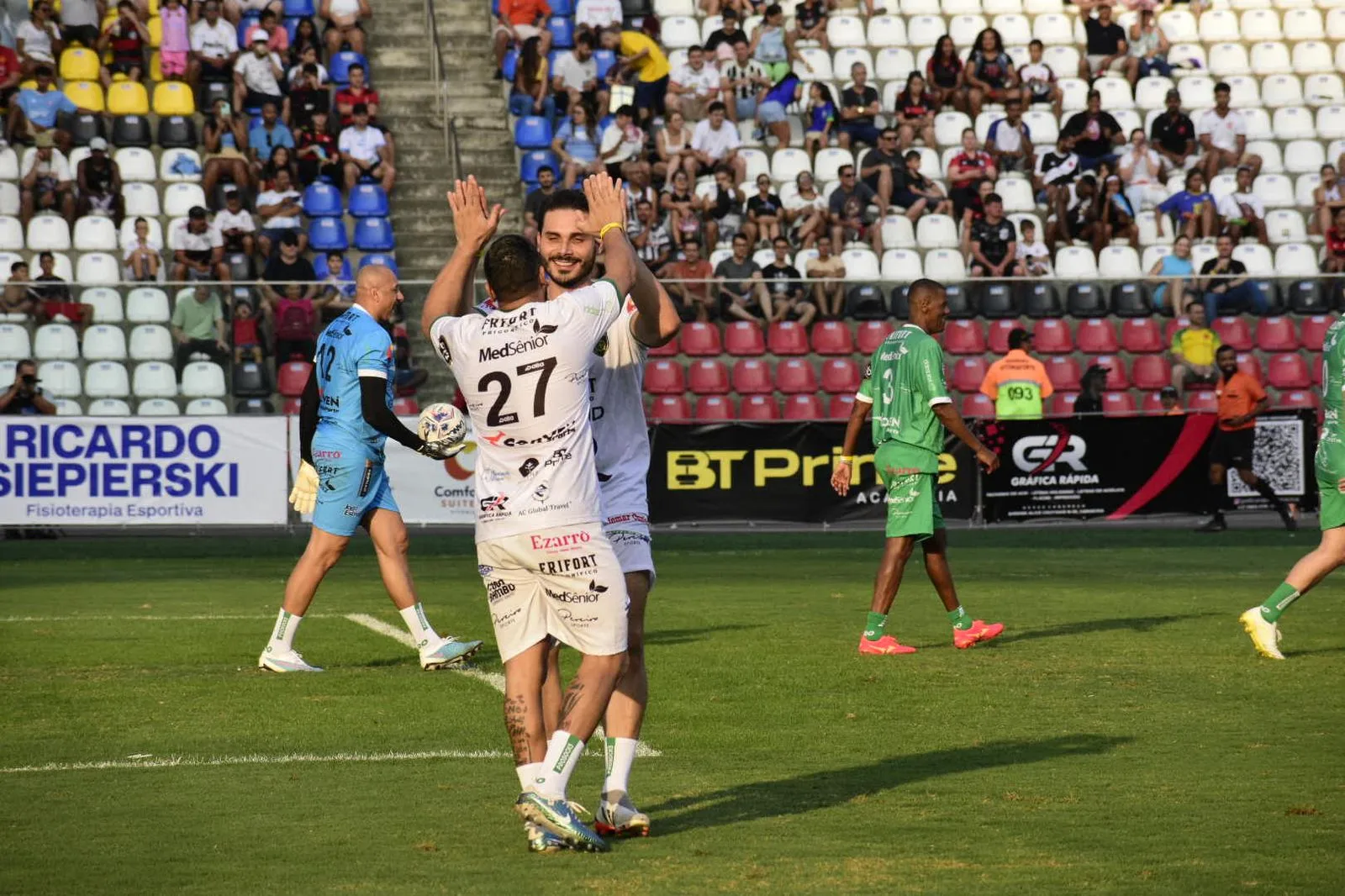 Jogo do Ronaldinho no Kleber Andrade, em Cariacica