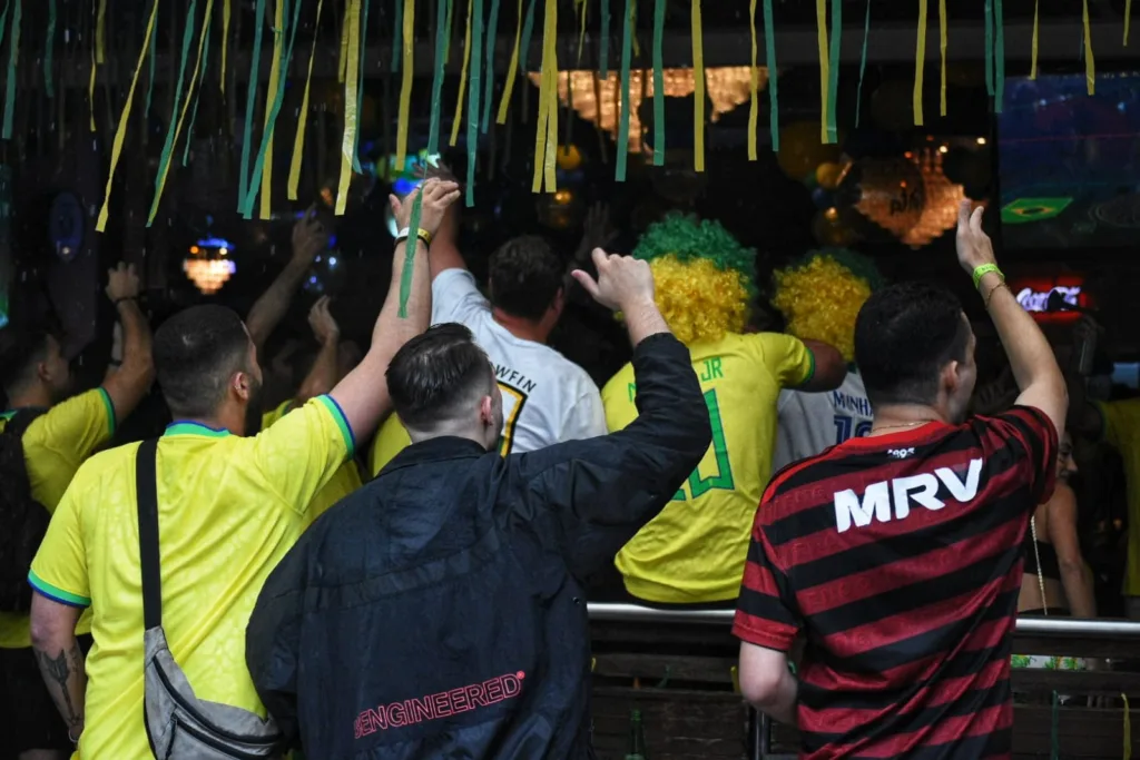 Jogo Brasil e Sérvia - Bares Praia do Canto