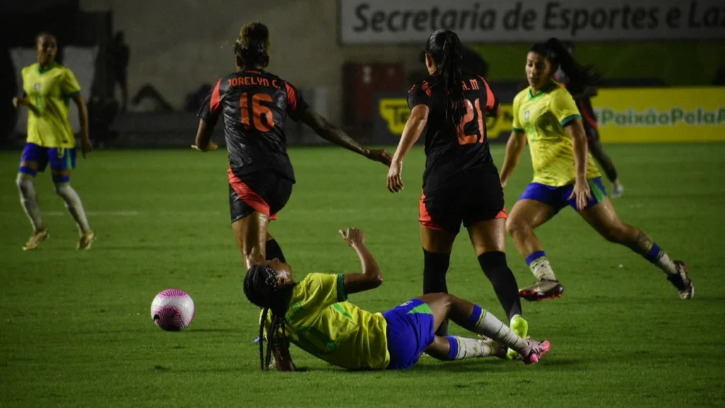 Amistoso Brasil x Colômbia, estádio Kleber Andrade. Tarciane