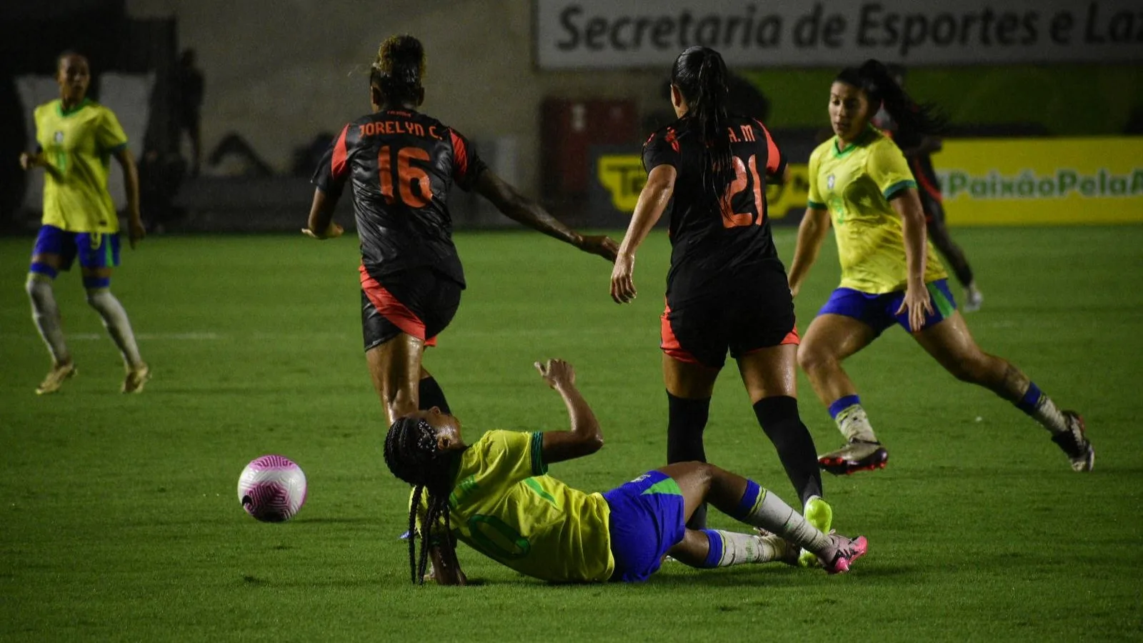 Amistoso Brasil x Colômbia, estádio Kleber Andrade. Tarciane