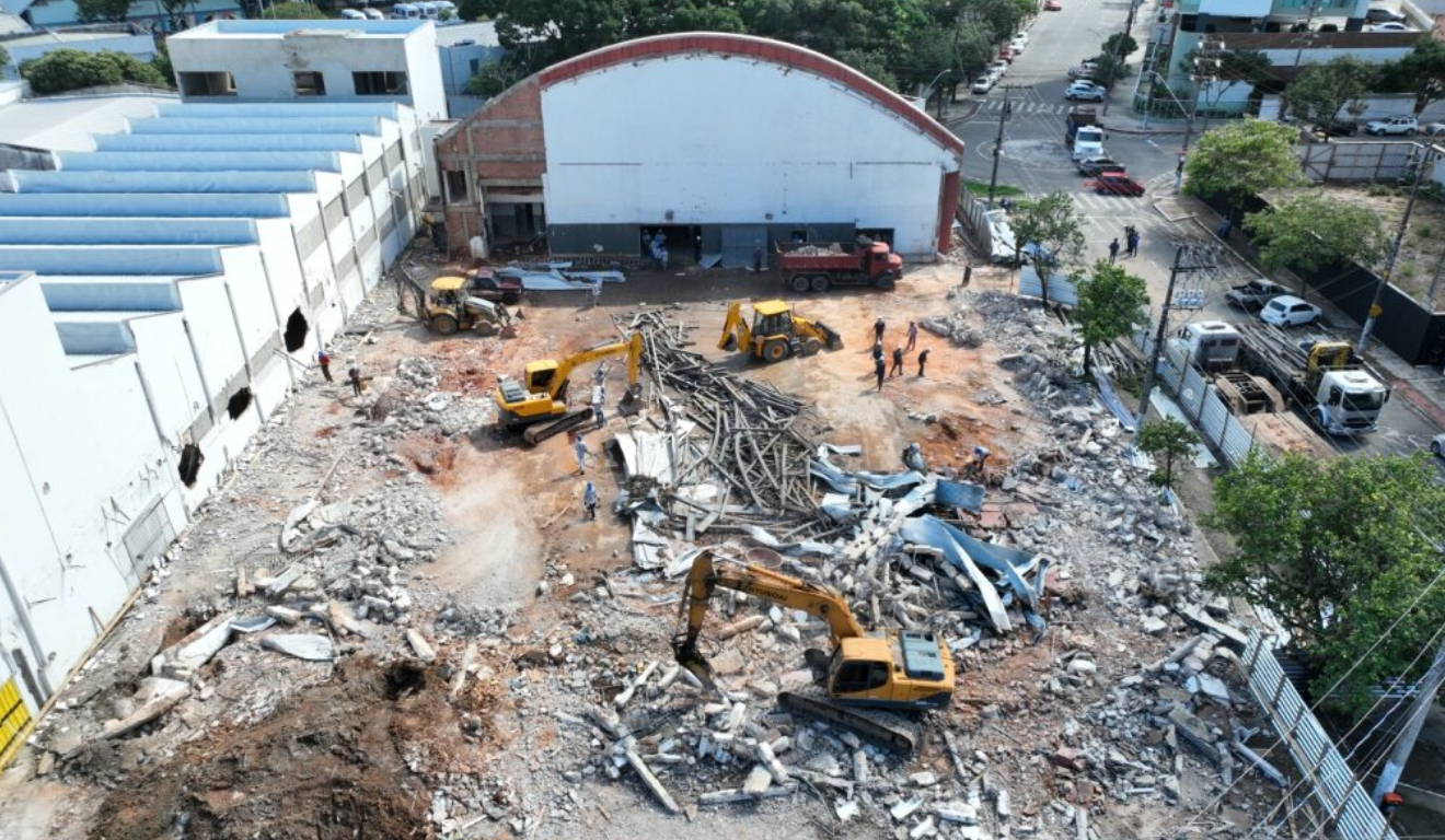 Prefeitura de Vitória embarga obra de ginásio que desabou