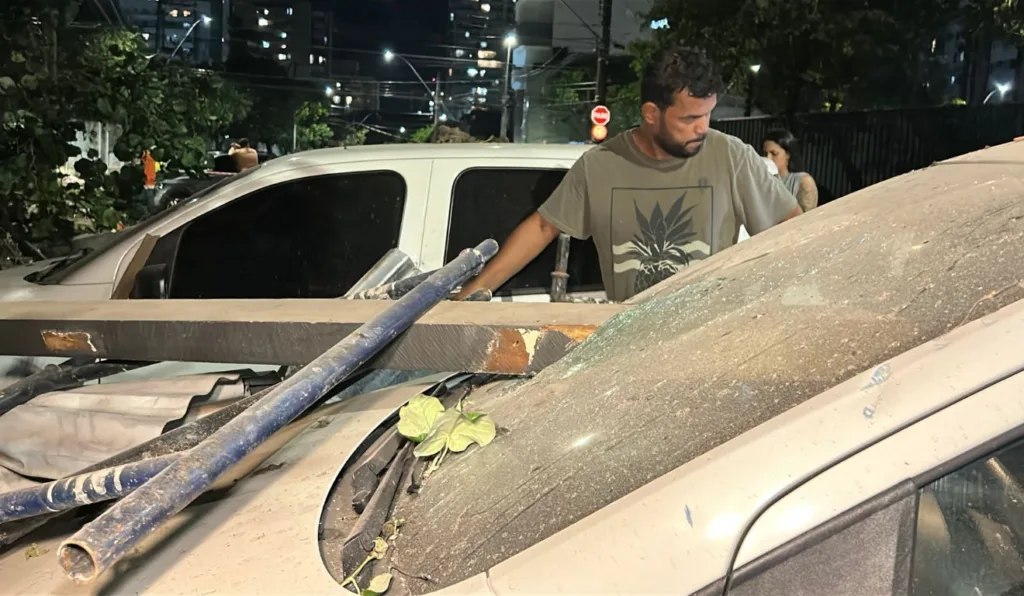 Desabamento do Ginásio Jones dos Santos Neves em Bento Ferreira
