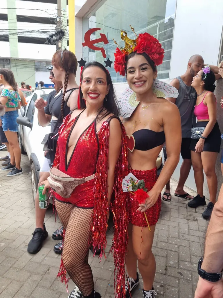 Foliões foram fantasiados para o Regional da Nair