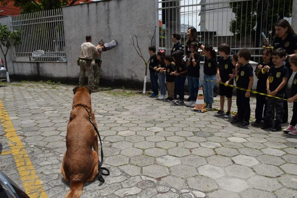 Crianças na Polícia Civil