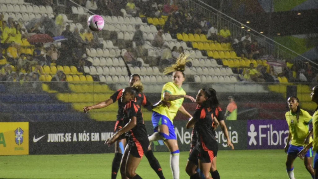 Amistoso Brasil x Colômbia, estádio Kleber Andrade. Tarciane
