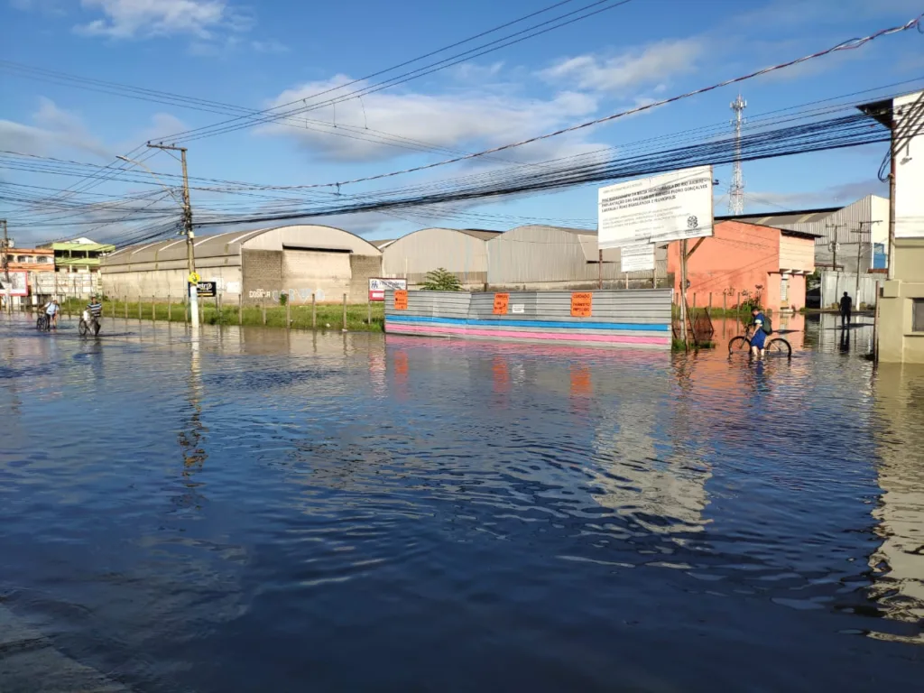 Rua alagada Cobilândia
