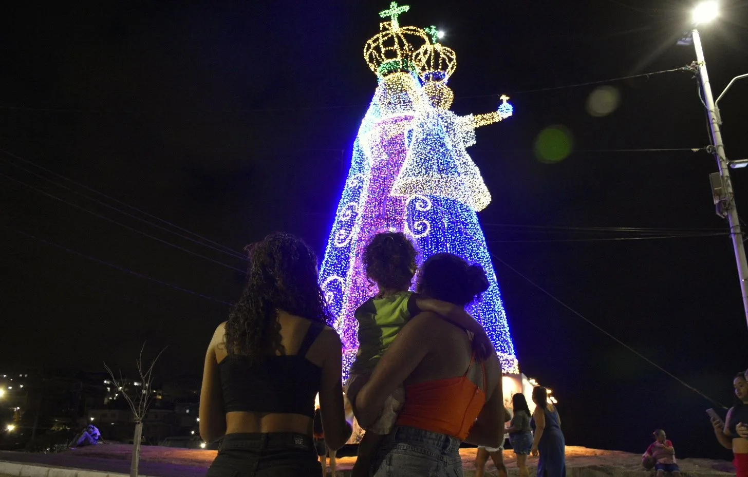 Santa iluminada