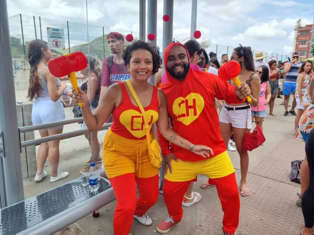 Foliões foram fantasiados para o Regional da Nair