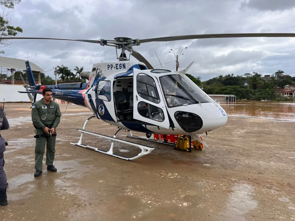 Helicóptero do Notaer em Fundão