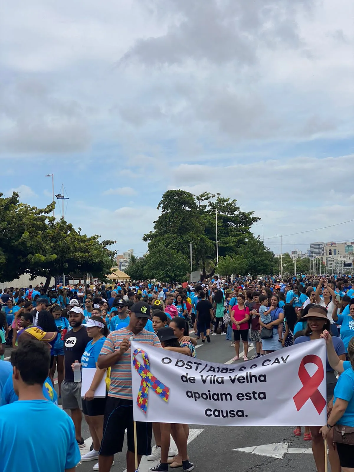 Caminhada dos Autistas reúne multidão em Camburi