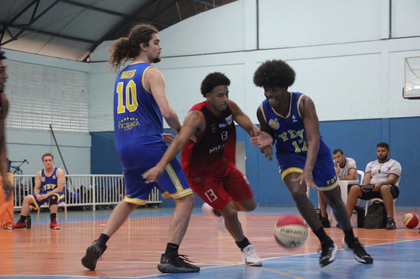 Junes: basquete