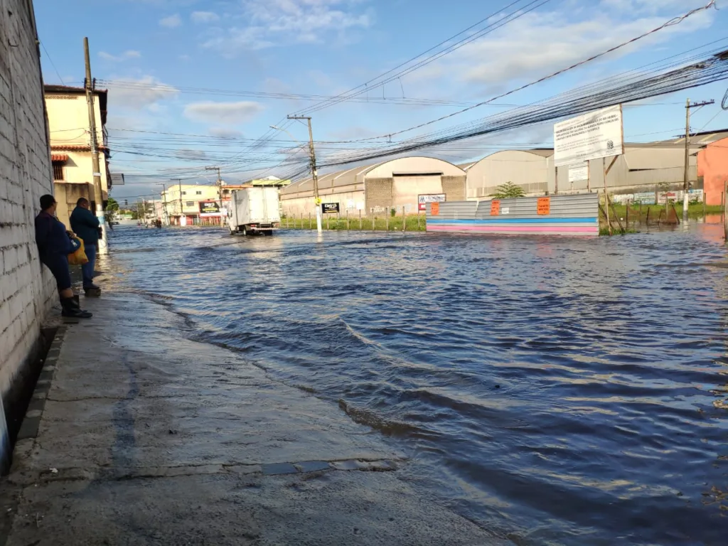 Rua alagada Cobilândia