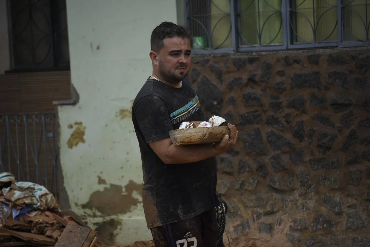 Pessoas buscam ajuda em Mimoso do Sul
