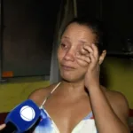 Mãe pede ajuda após perder casa em incêndio e recomeçar