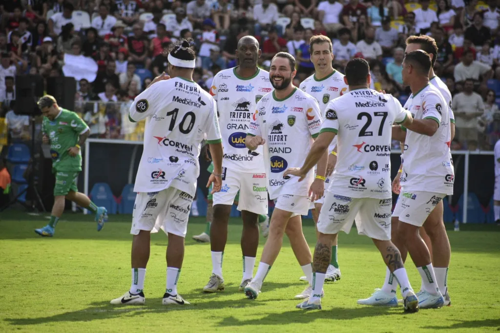 Jogo do Ronaldinho no Kleber Andrade, em Cariacica