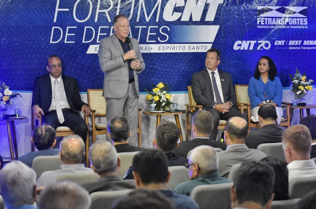FÓRUM CNT DEBATE DESAFIOS E GARGALOS DOS TRANSPORTES