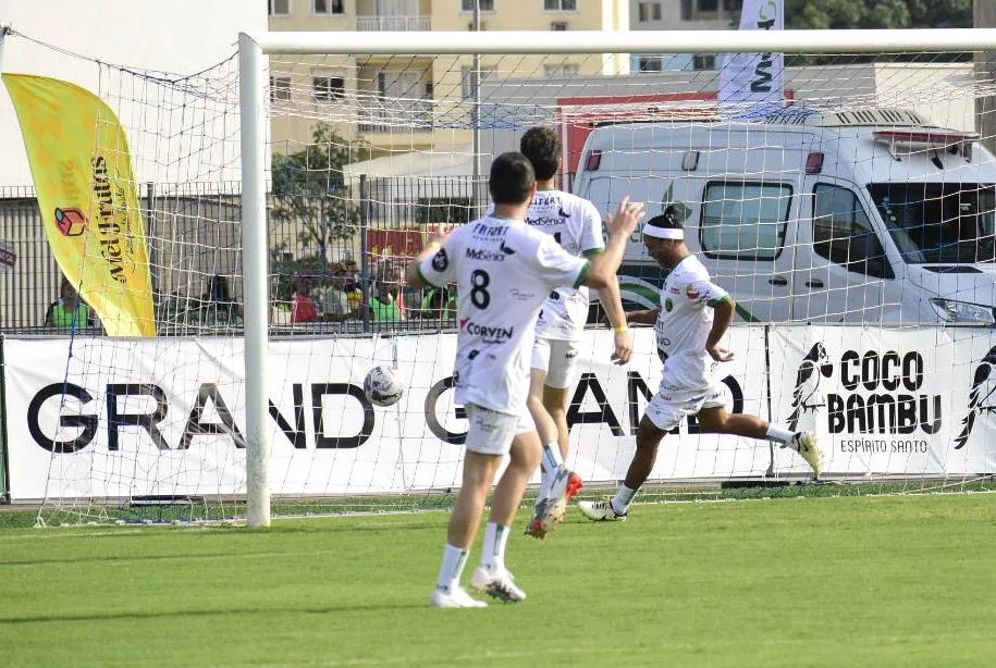 Jogo do Ronaldinho no Kleber Andrade, em Cariacica