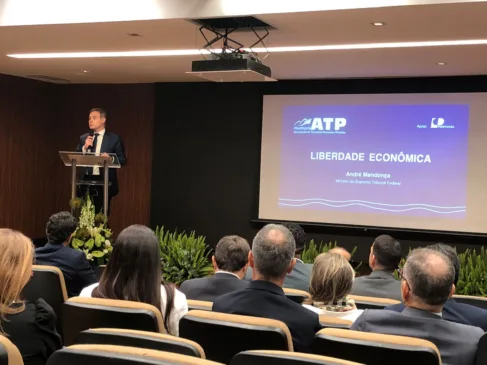 O ministro André Mendonça destacou o papel da iniciativa privada no desenvolvimento de infraestrutura . Crédito: Edu Kopernick
