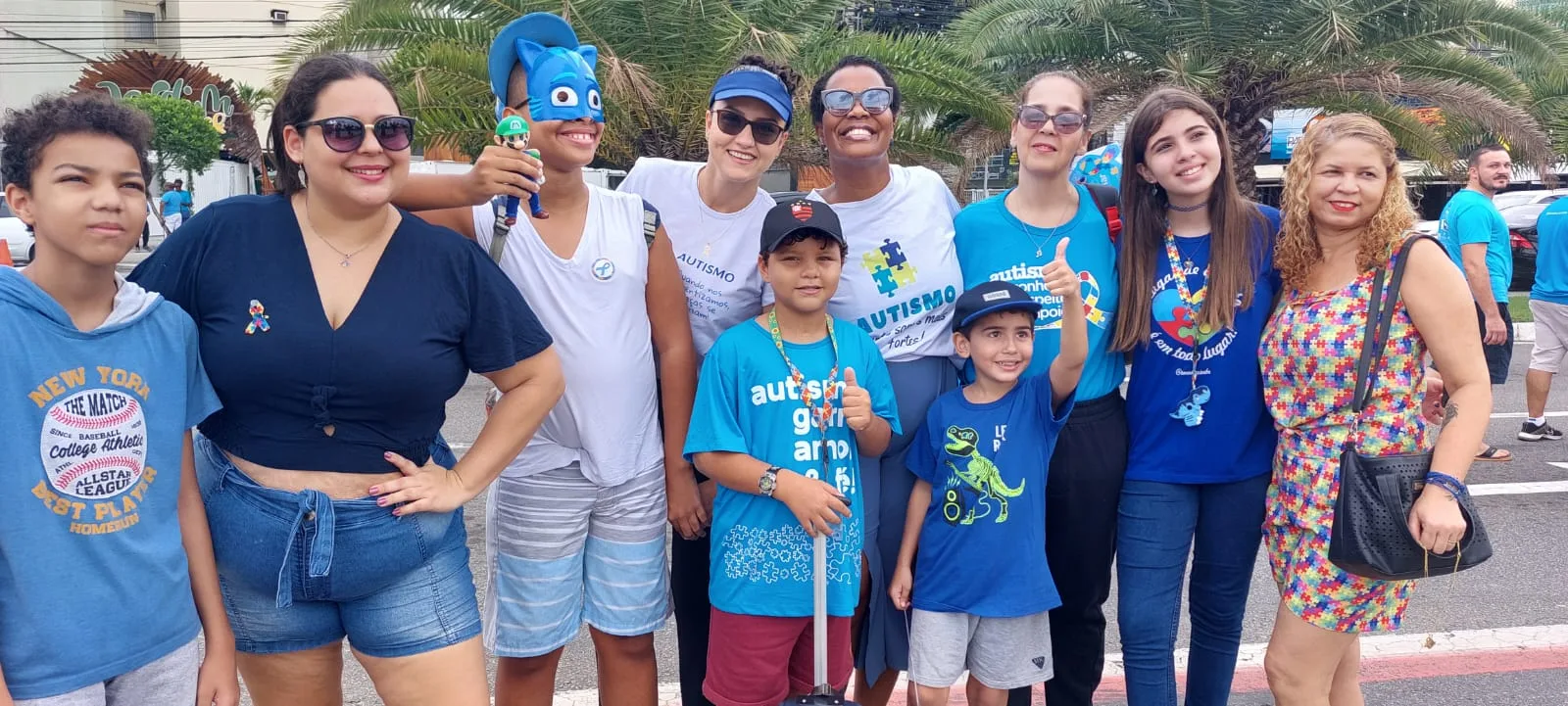 Caminhada dos Autistas reúne multidão em Camburi