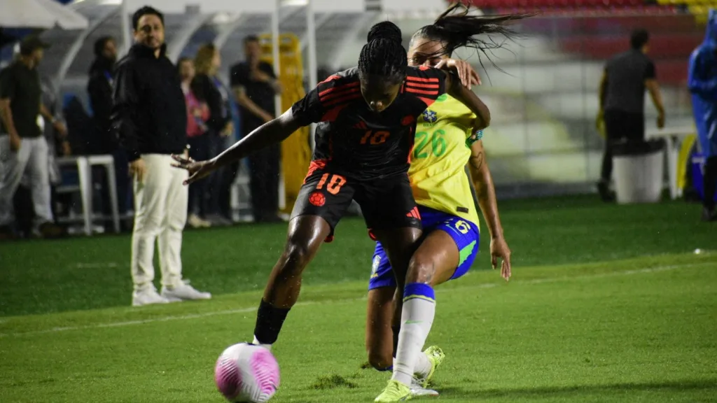 Amistoso Brasil x Colômbia, estádio Kleber Andrade. Tarciane