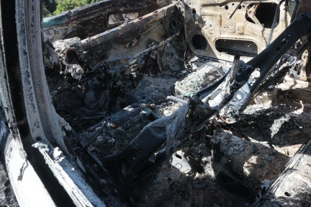 Carro carbonizado Serra