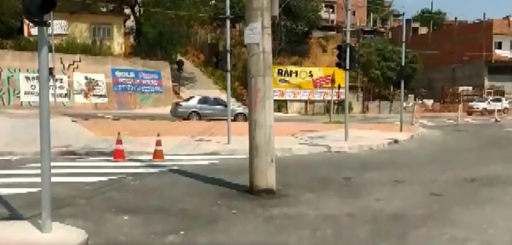 Postes Avenida Alice Coutinho