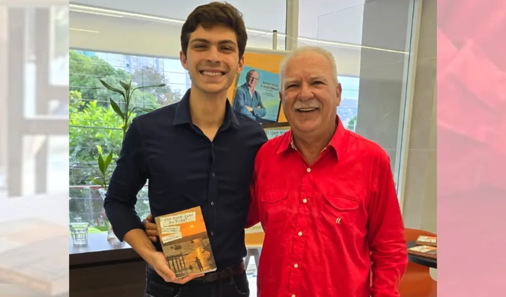 Lançamento do livro de Elcio Alves - Na foto, o autor com Americo Buaiz Neto