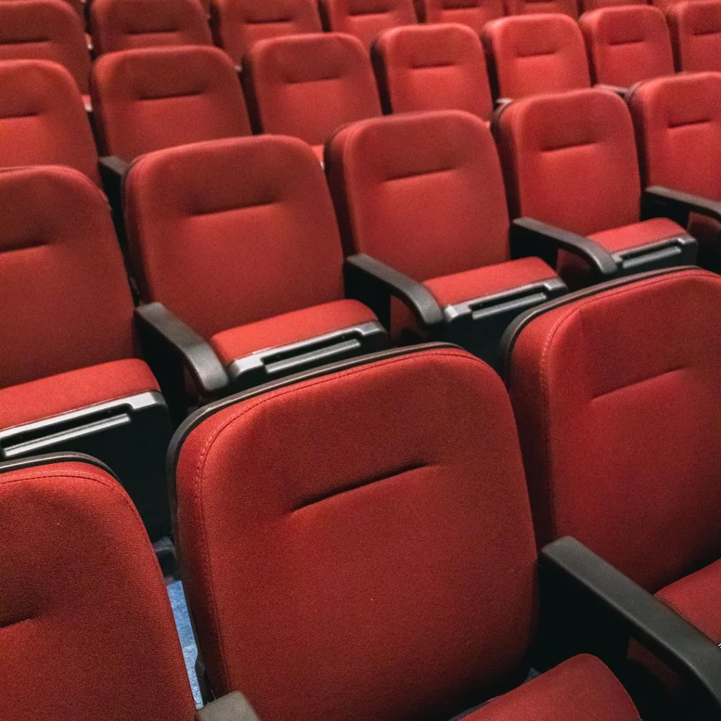 Cinemetrópolis reabre com melhorias