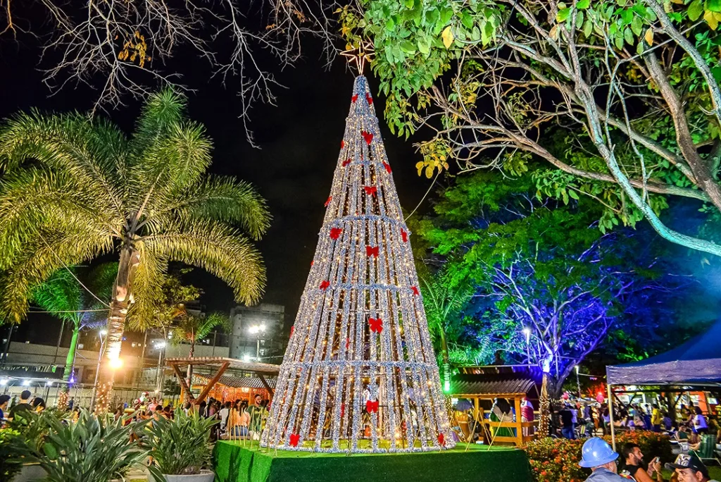 Praça Nilze Mendes, em Jardim Camburi