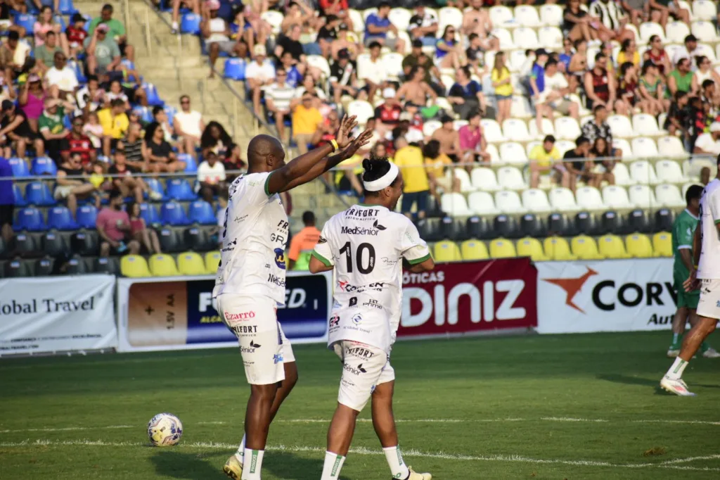 Jogo do Ronaldinho no Kleber Andrade, em Cariacica