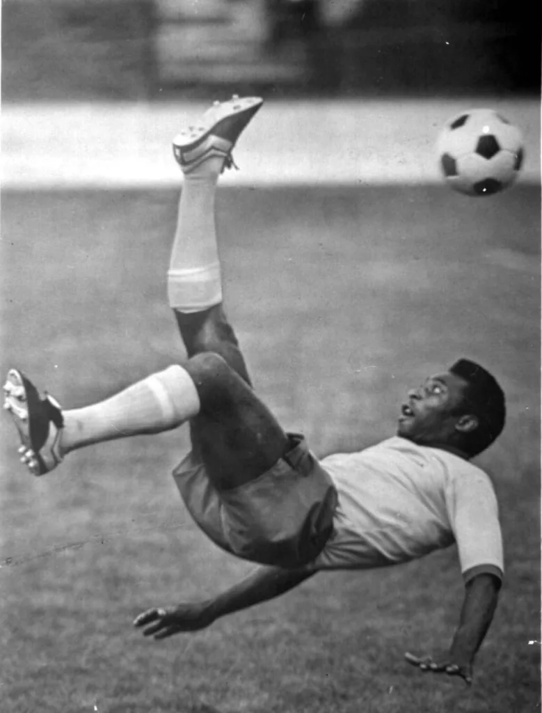 Foto de arquivo da década de 1970 mostra o ex-jogador de futebol, Edson Arantes Nascimento, o Pelé