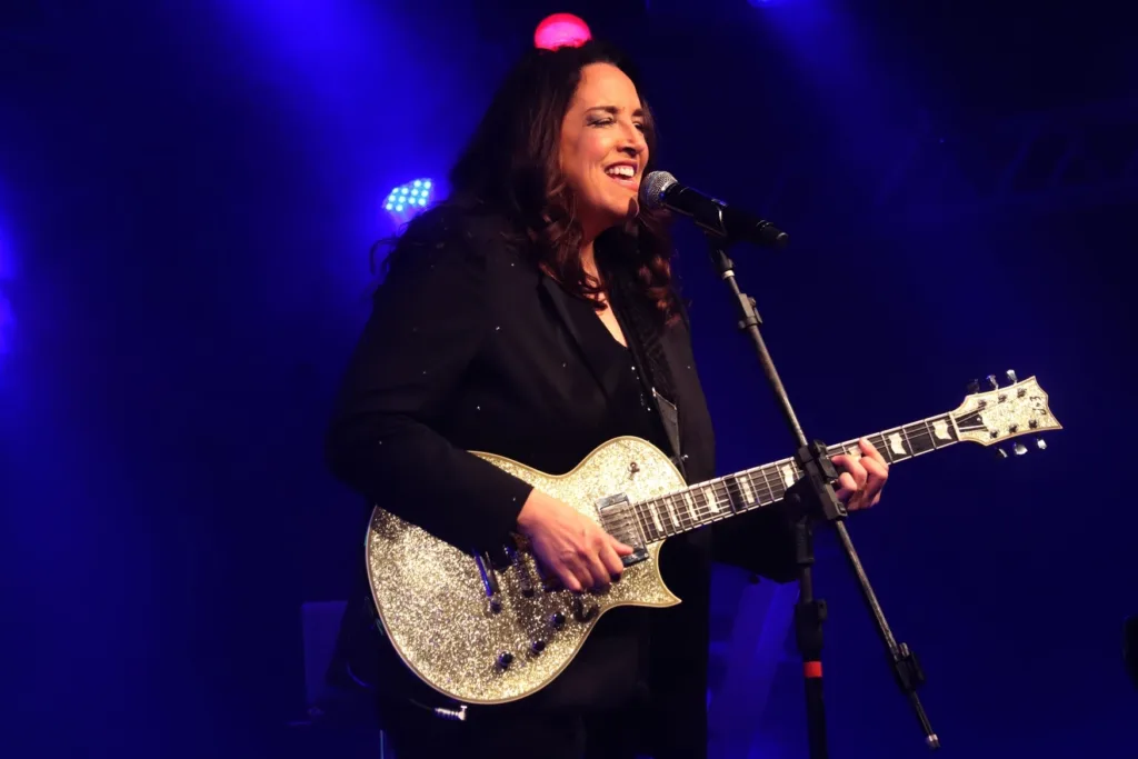 A cantora Ana Carolina em show, em Vitória
