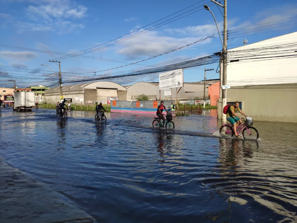 Rua alagada Cobilândia