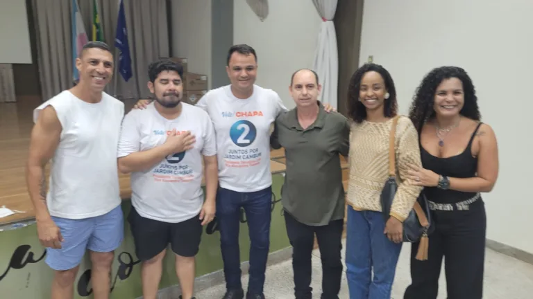 Tercelino, ao centro, com sua chapa vitoriosa em Jardim Camburi (foto: Fabi Tostes)