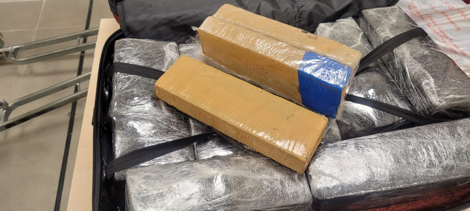 Jovem presa por trafico de drogas