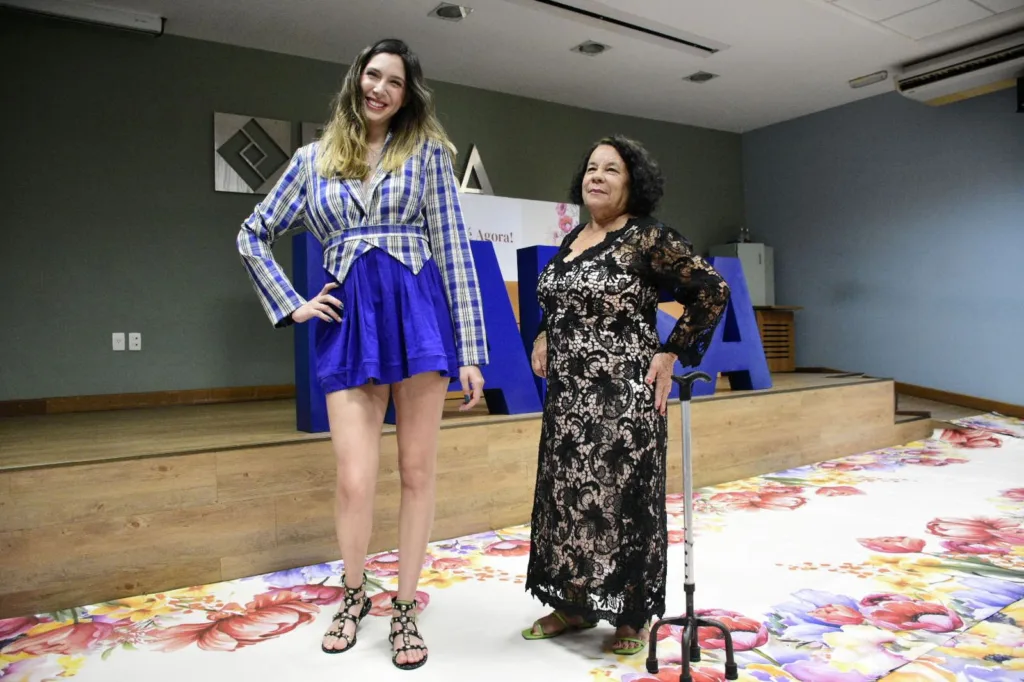 Desfile de moda com idosos na Faesa