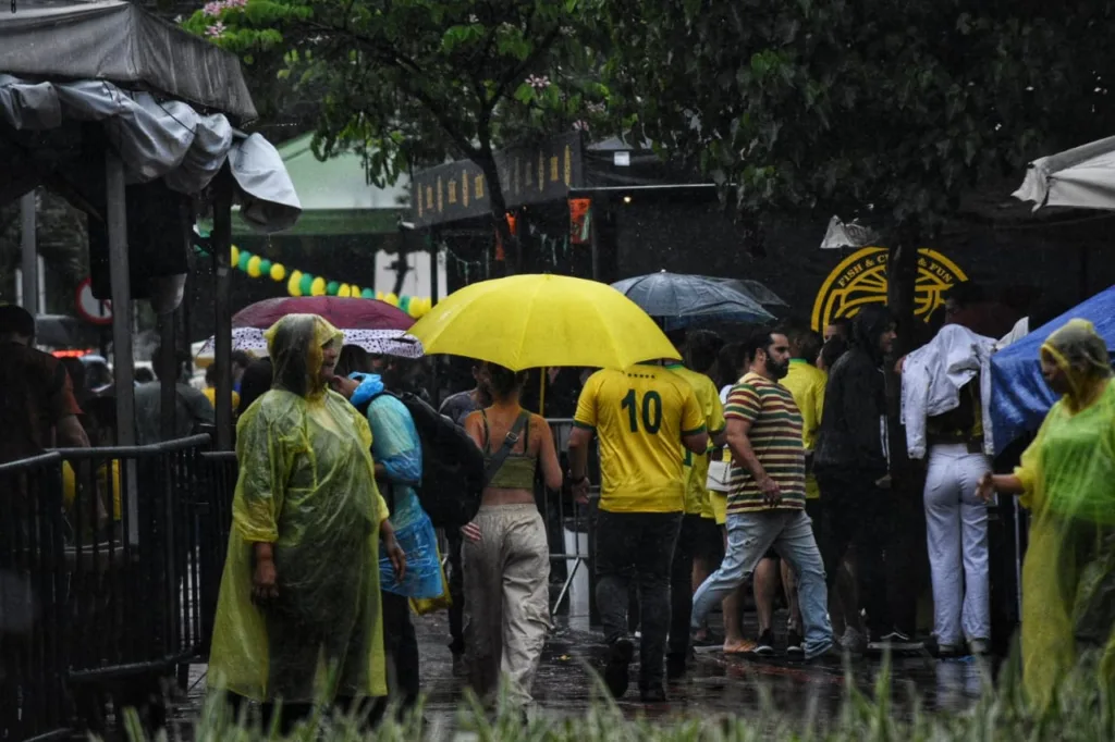 Chuva no ES em estreia da Copa