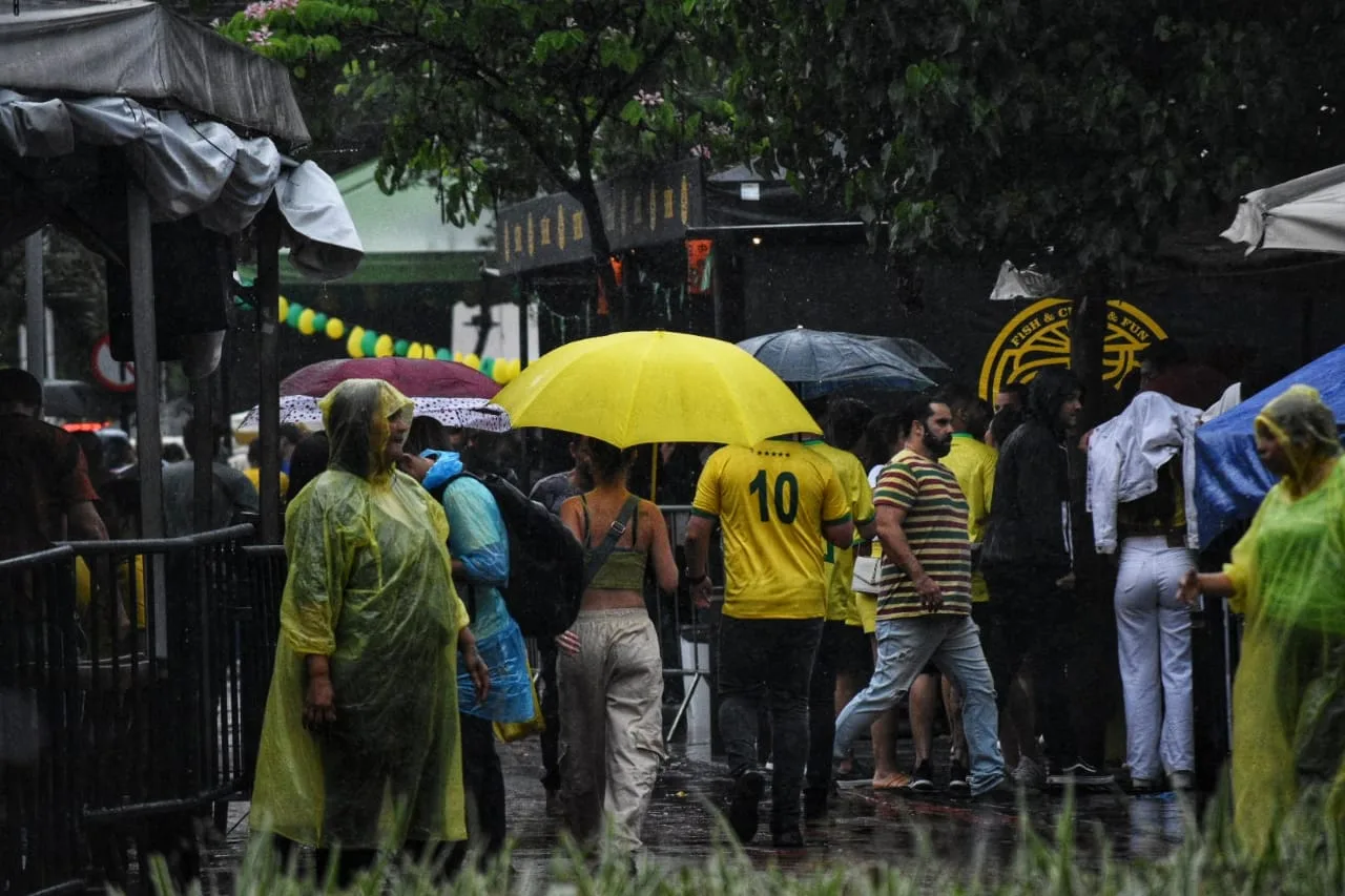 Chuva no ES em estreia da Copa