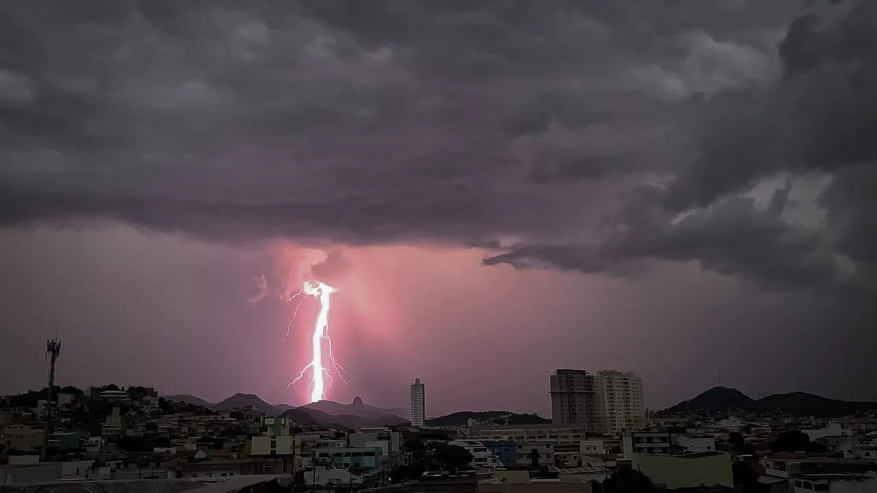 Raios no céu do Espírito Santo