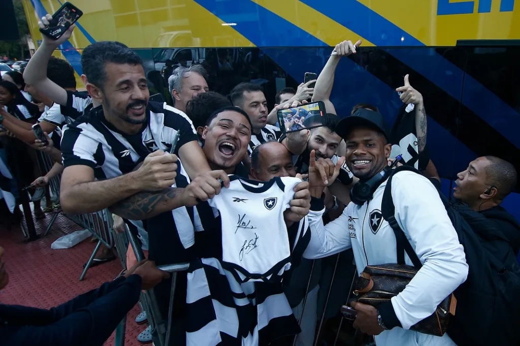 Chegada do Botafogo ao ES para jogo no Kleber Andrade
