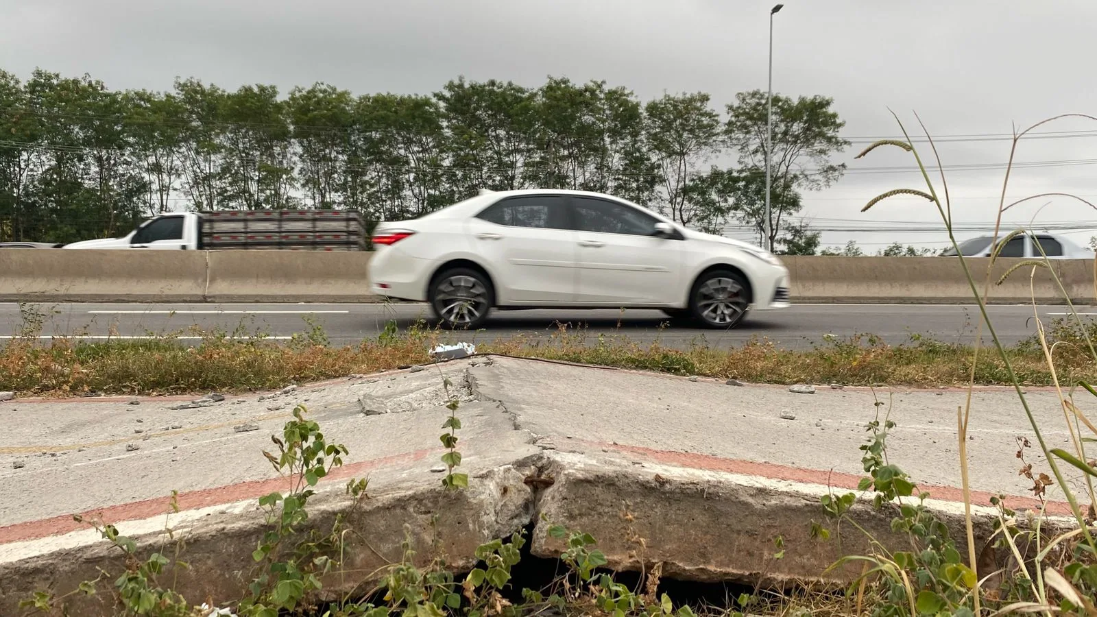 buracos rodovia das paneleiras