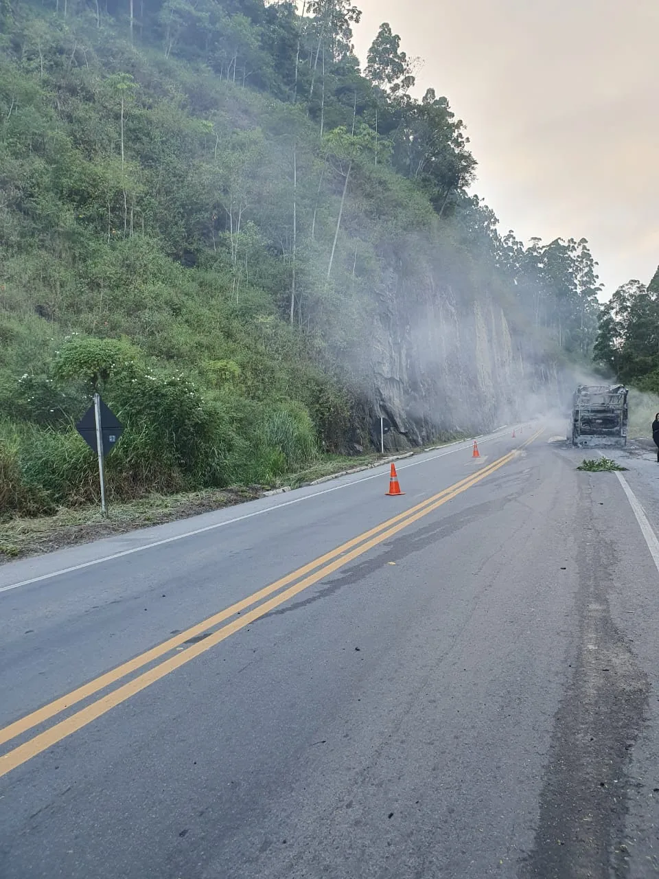 ônibus pega fogo em Venda Nova