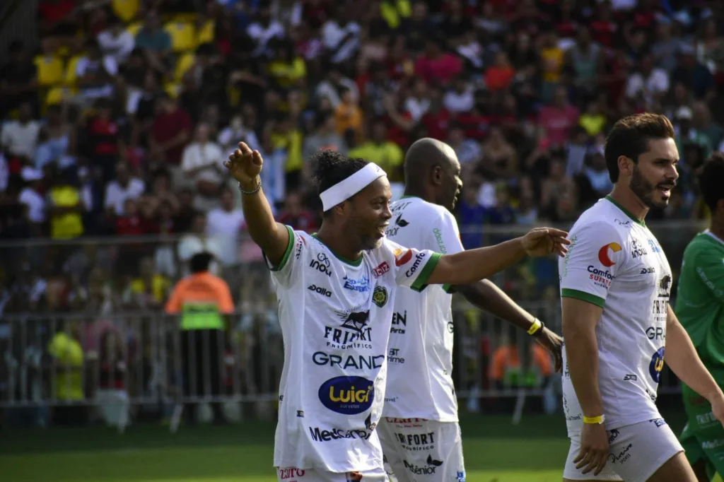Jogo do Ronaldinho no Kleber Andrade, em Cariacica