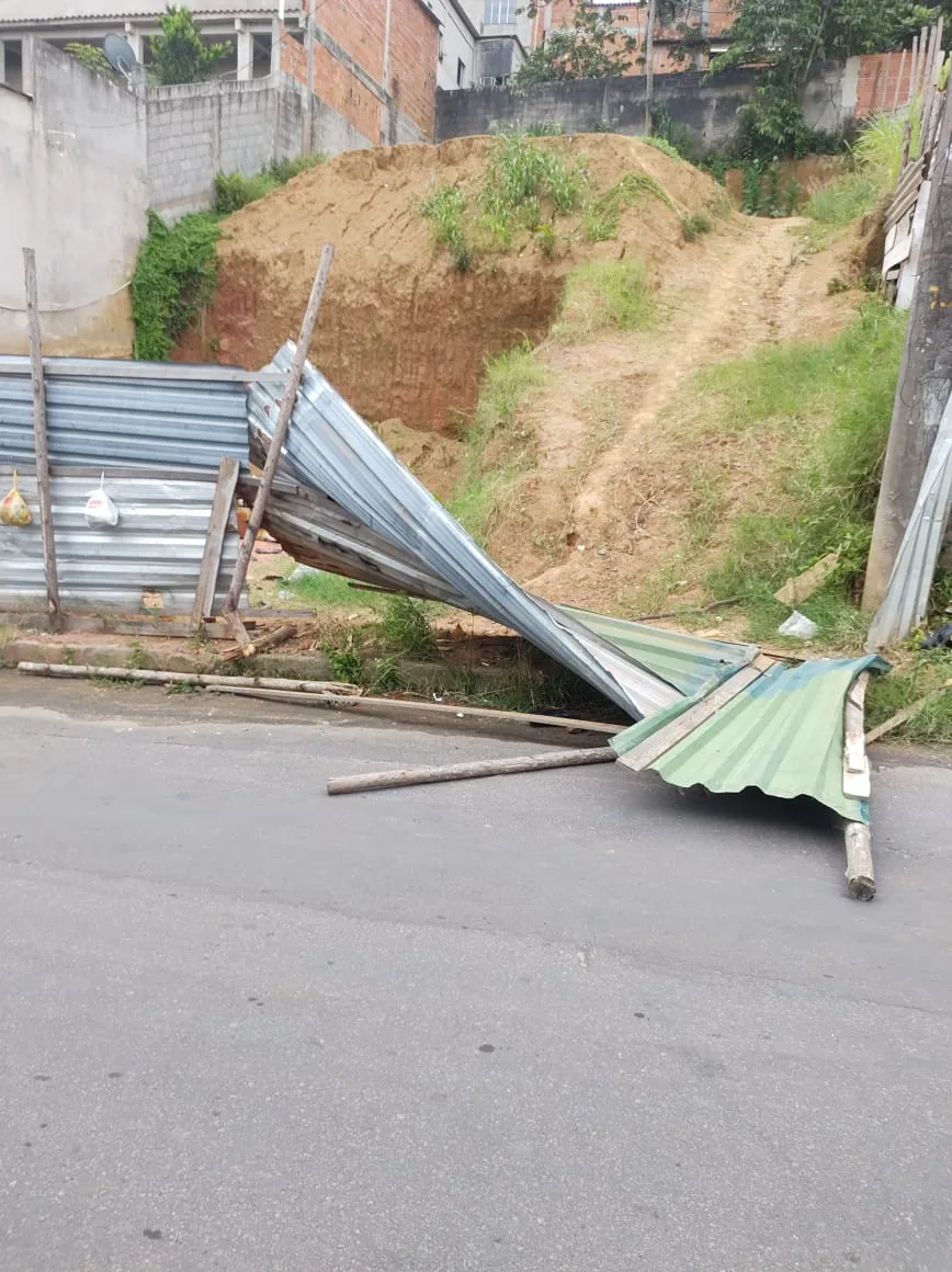 Acidente van escolar com 15 crianças - Serra