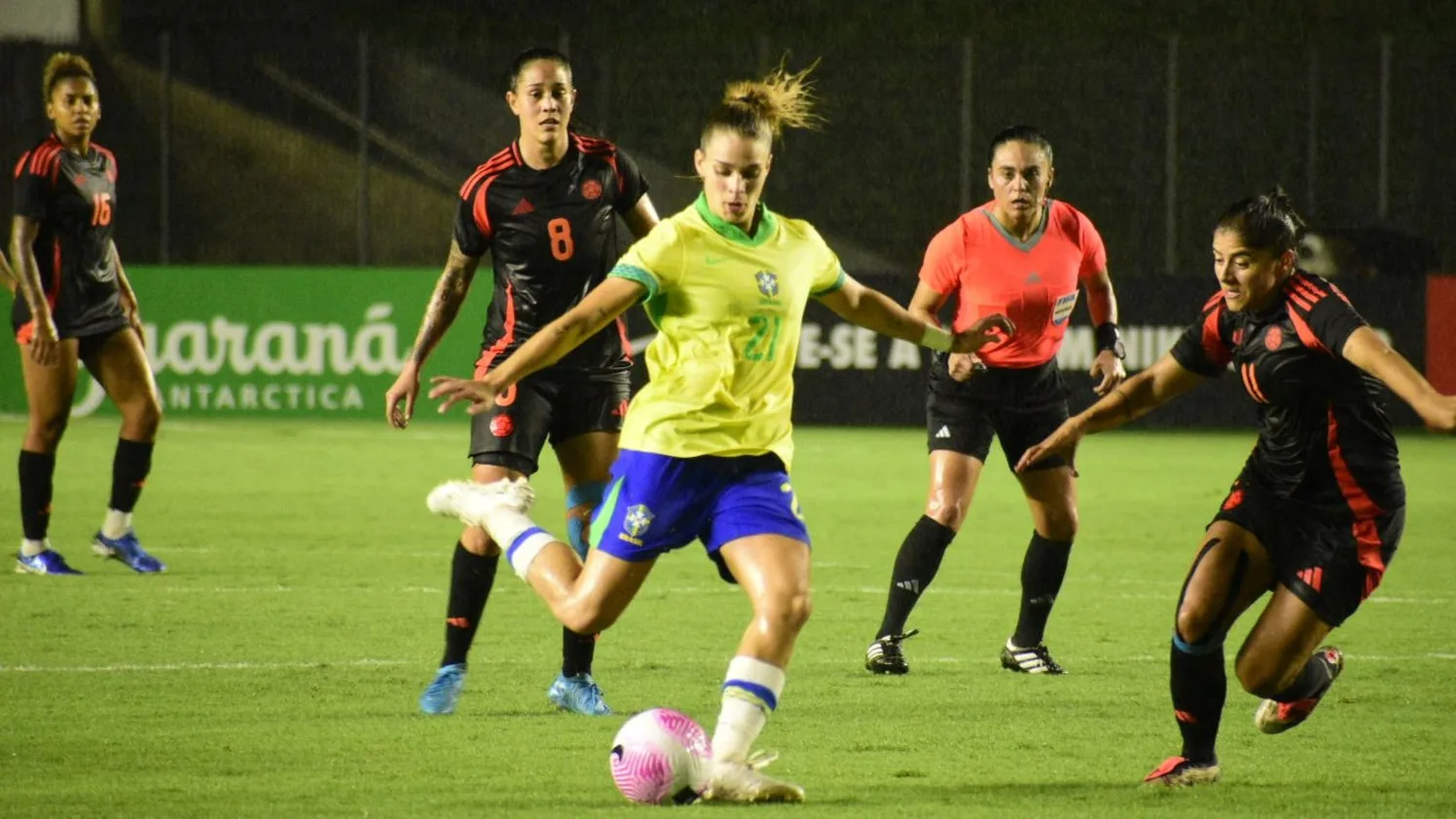 Amistoso Brasil x Colômbia, estádio Kleber Andrade. Tarciane