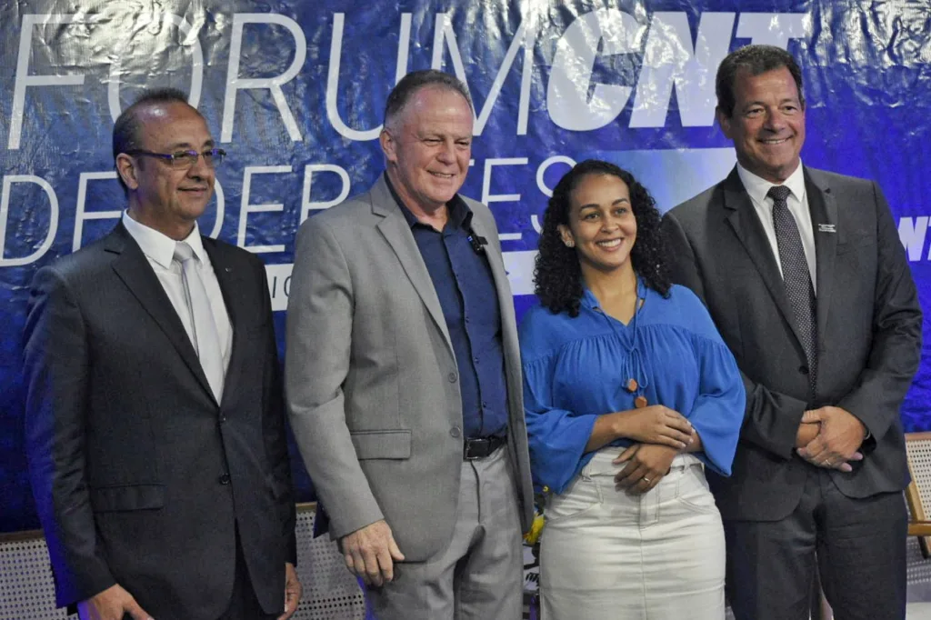 FÓRUM CNT DEBATE DESAFIOS E GARGALOS DOS TRANSPORTES